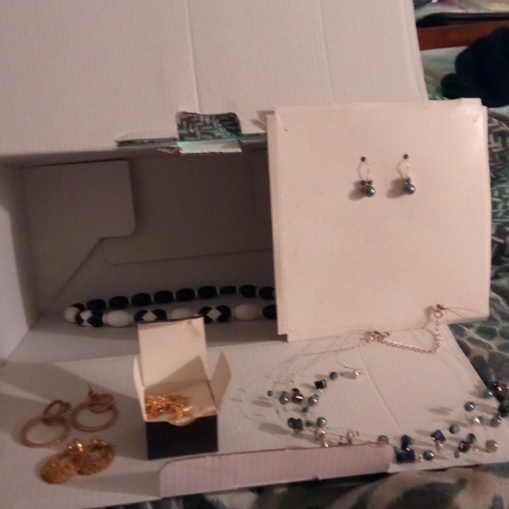 Several different pieces of earrings/necklaces